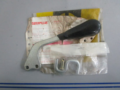 NEW OEM 077-4493 CAT Bracket Kit 0820