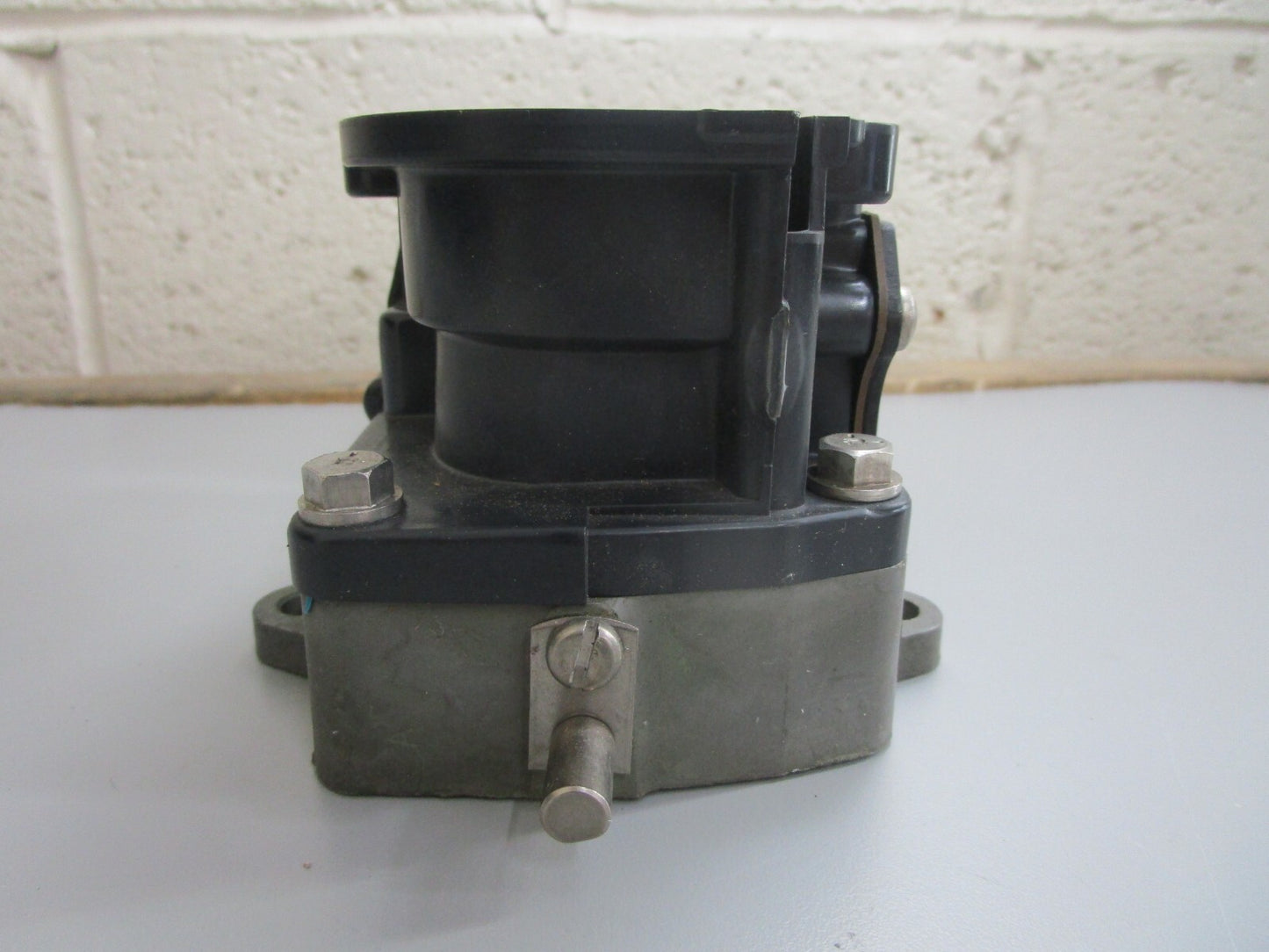 *NEW OEM* (LOT OF 2) 0820 OMC Johnson Evinrude Carburetor 398743 333525