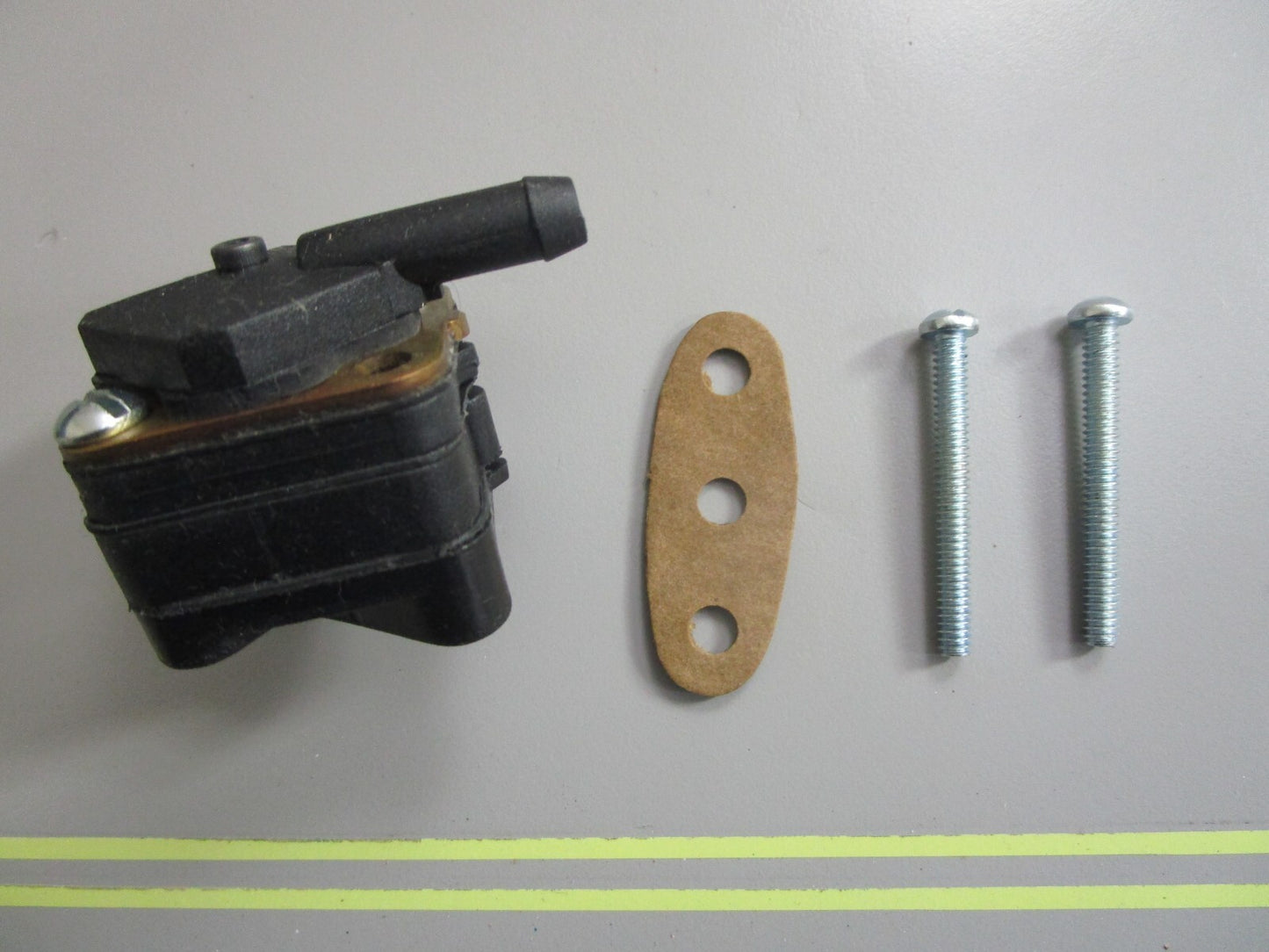 *NEW OEM* 0810 OMC Johnson Evinrude Fuel Pump Assembly 879077 0879077