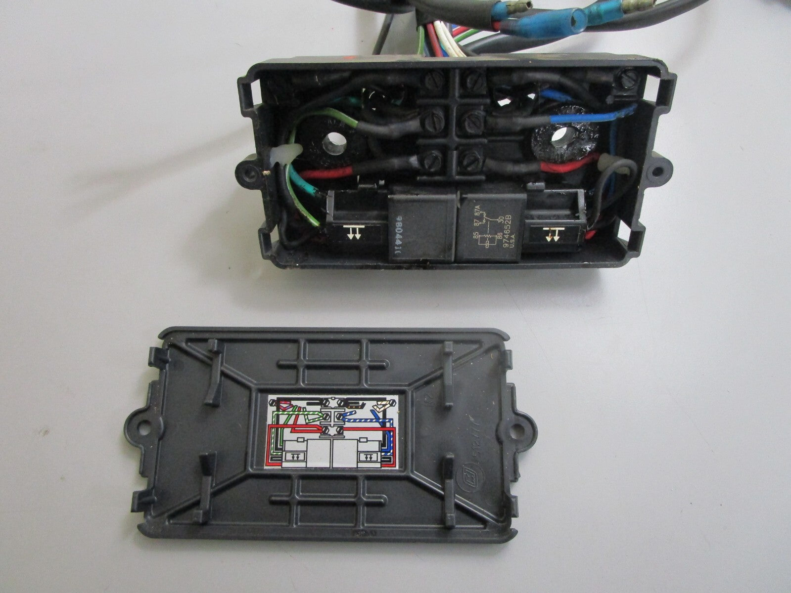 *NEW OEM* 0820 OMC Johnson Evinrude Junction Box & Cover Assy 583910 0583910