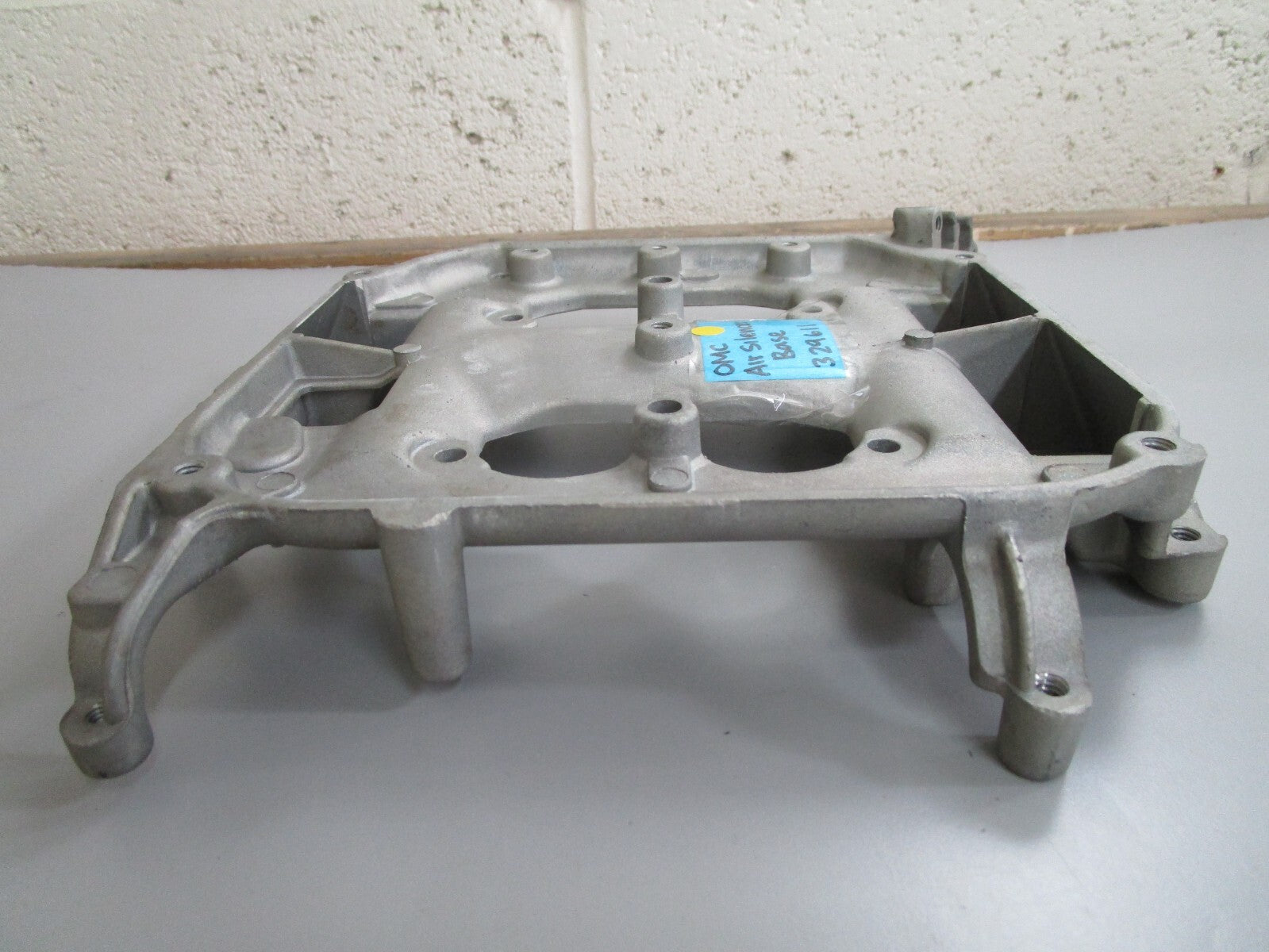 *NEW OEM* 0820 OMC Johnson Evinrude Air Silencer Base 329611 0329611