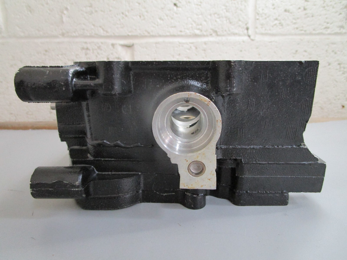 *NEW OEM* 0820 OMC Johnson Evinrude 9.9-15HP Cylinder Head Case 437992 0437992