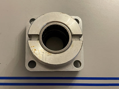 NEW OEM 320883 0320883 OMC Johnson Evinrude Bearing Housing & Seal Assembly 0720