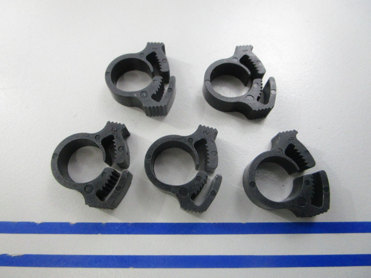 NEW OEM (LOT OF 5) 322653 0322653 OMC Johnson Evinrude Snap Clamp 0810