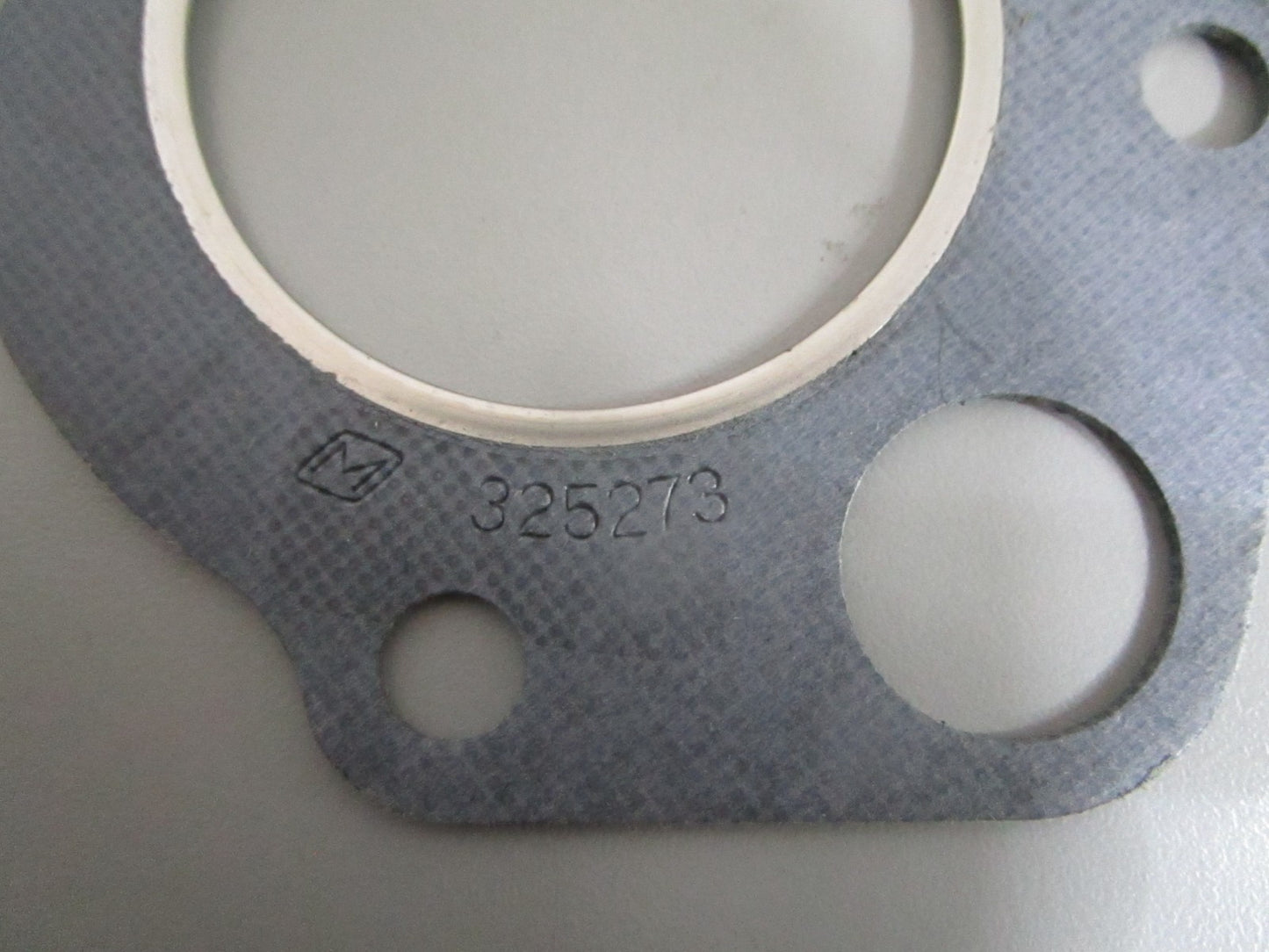 NEW OEM 325273 0325273 OMC Johnson Evinrude Gasket 0820