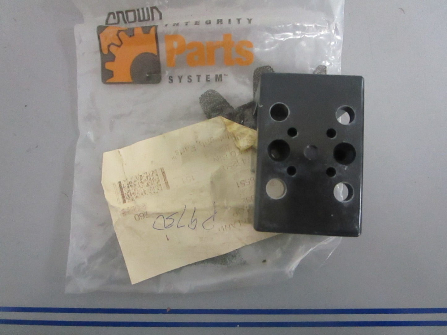 NEW OEM 118932 Crown Cover 0820