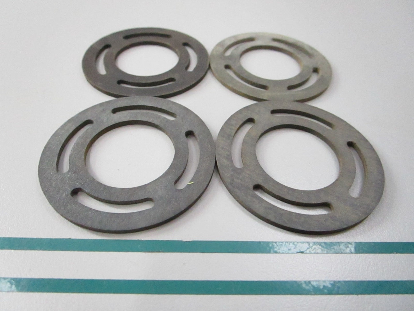 NEW OEM (LOT OF 4) 315723 0315723 OMC Johnson Evinrude Gasket 0810