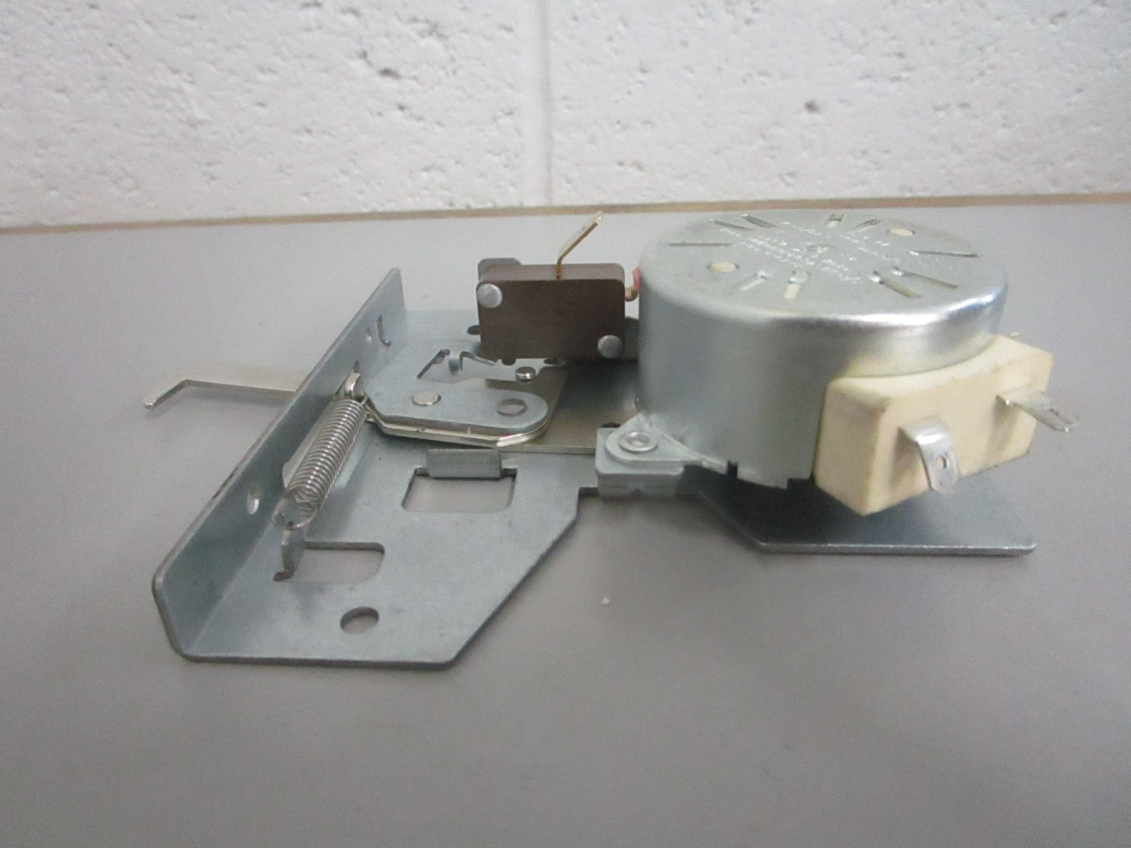 *NEW OEM* 0820 Viking 240V Latch Assy 039293-000