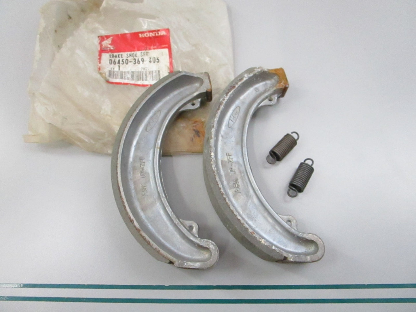 NEW OEM 06450-369-405 Honda Brake Shoe Set 0810