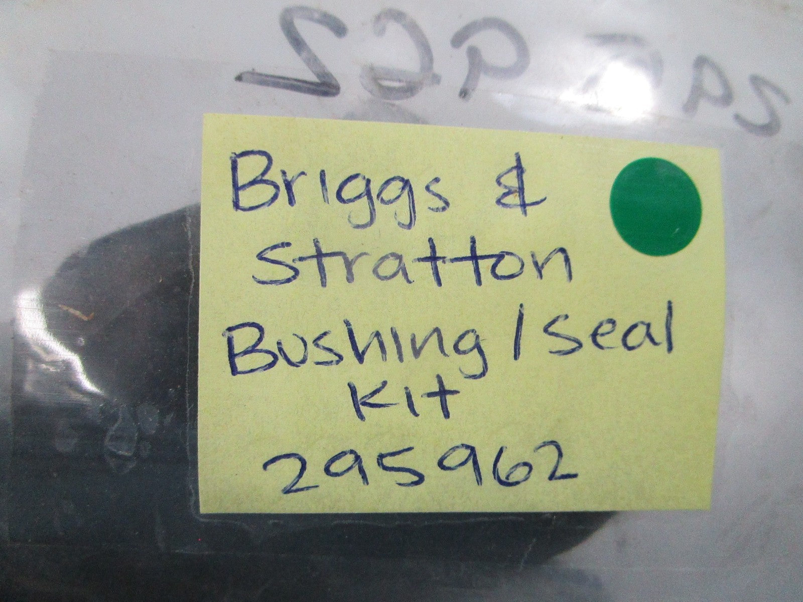 NEW OEM 295962 Briggs & Stratton Bushing/Seal Kit 0810