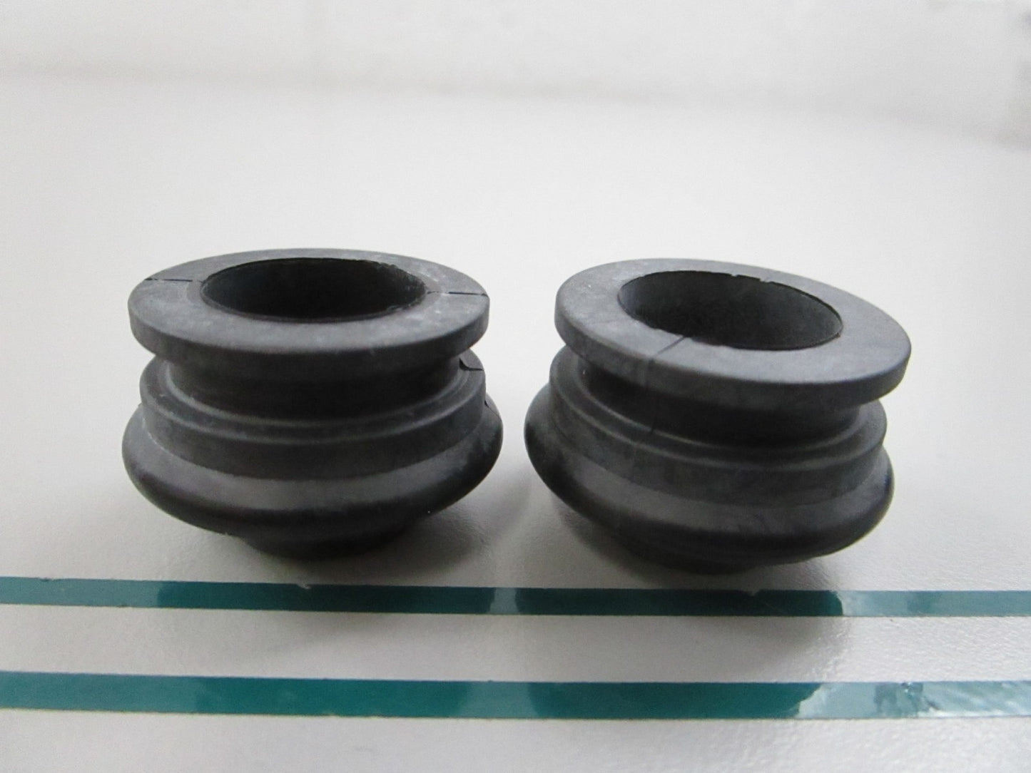 NEW OEM (LOT OF 2) 6AW-42724-01-00 Yamaha Grommet 0810