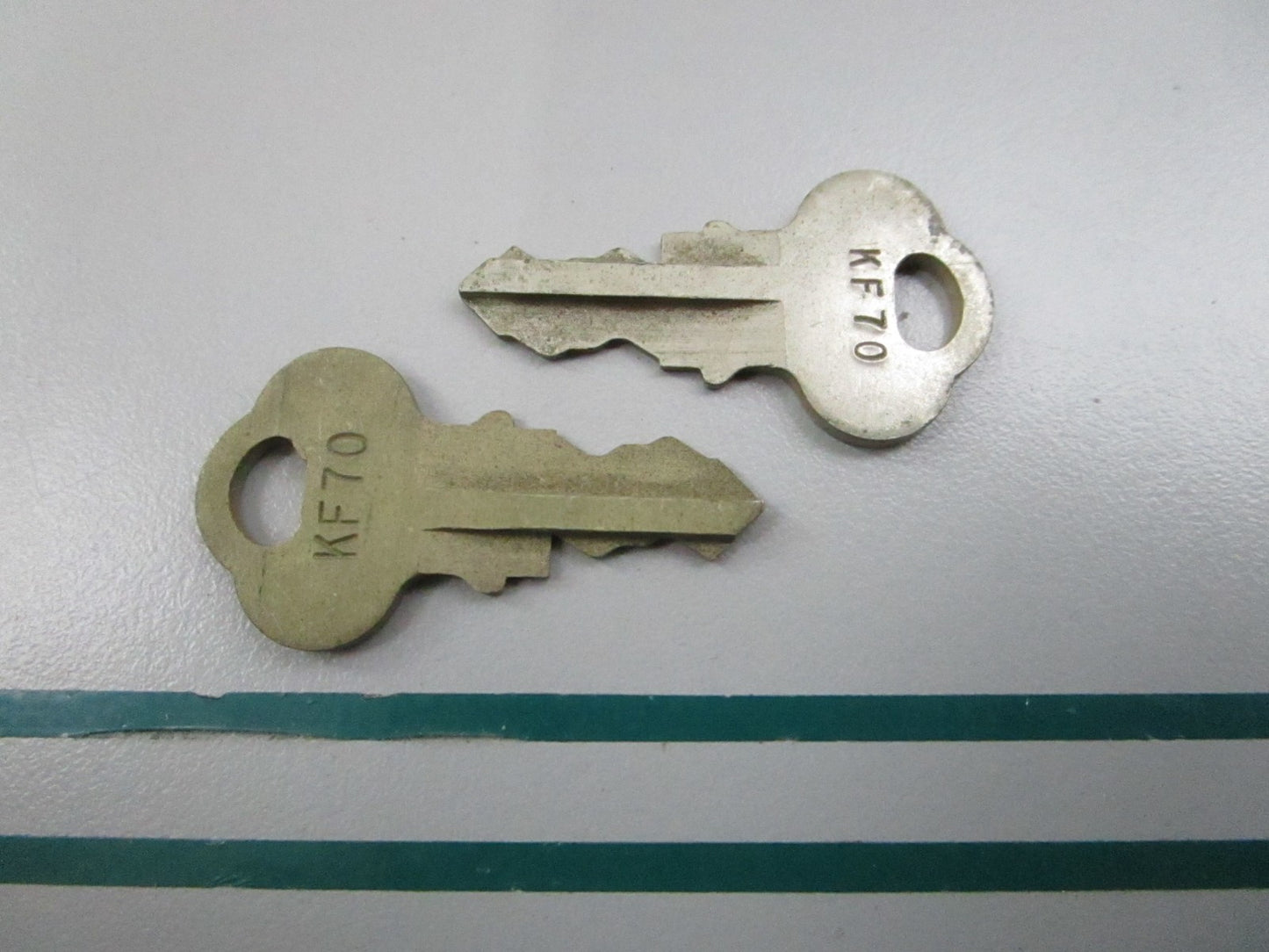 NEW OEM (LOT OF 2) 501585 0501585 OMC Johnson Evinrude KF70 Ignition Key 0810