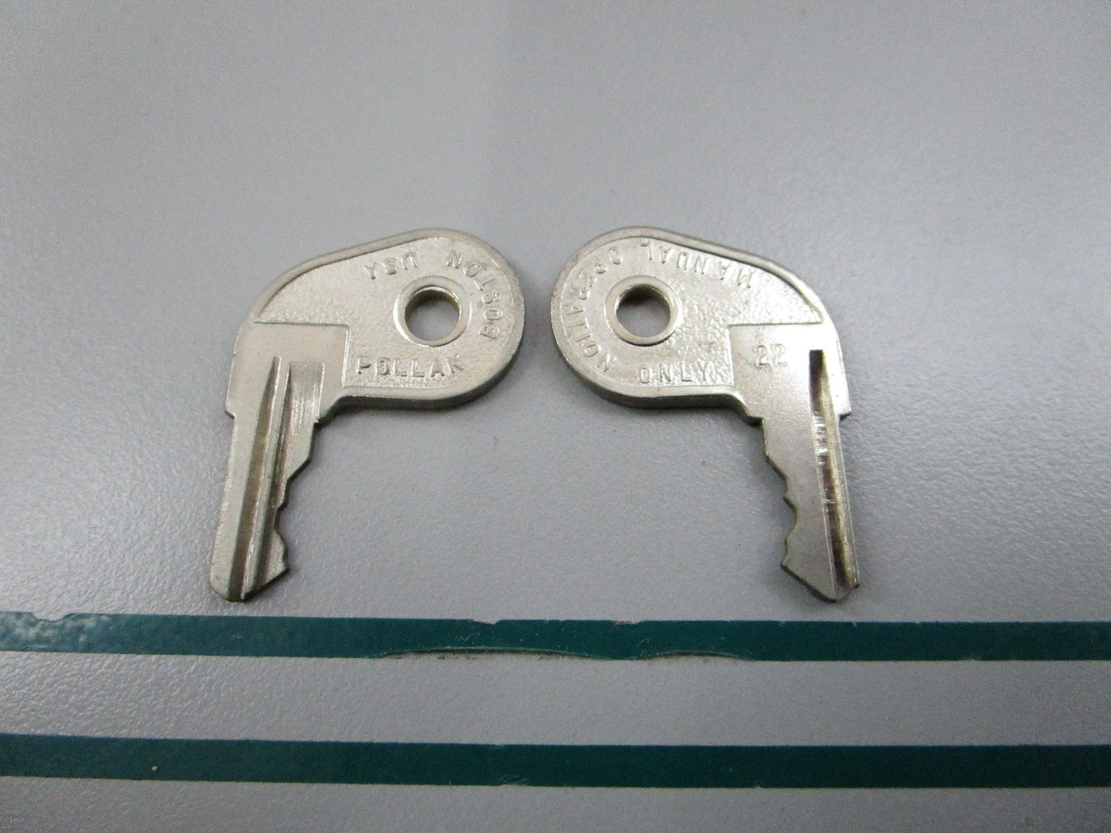 NEW OEM (LOT OF 2) 501787 0501787 OMC Johnson Evinrude 73-22 Ignition Key 0810