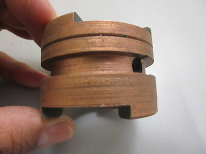 *NEW OEM* 0820 OMC Johnson Evinrude Clutch Dog Shifter 910578 0910578