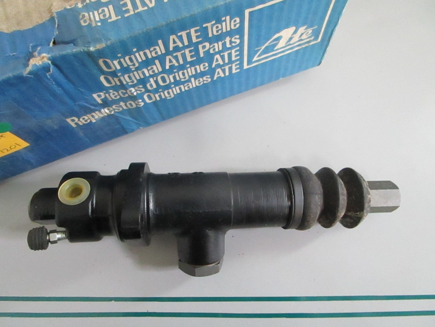 NEW OEM 0004307201 Mercedes-Benz ATE Brake Master Cylinder 0820