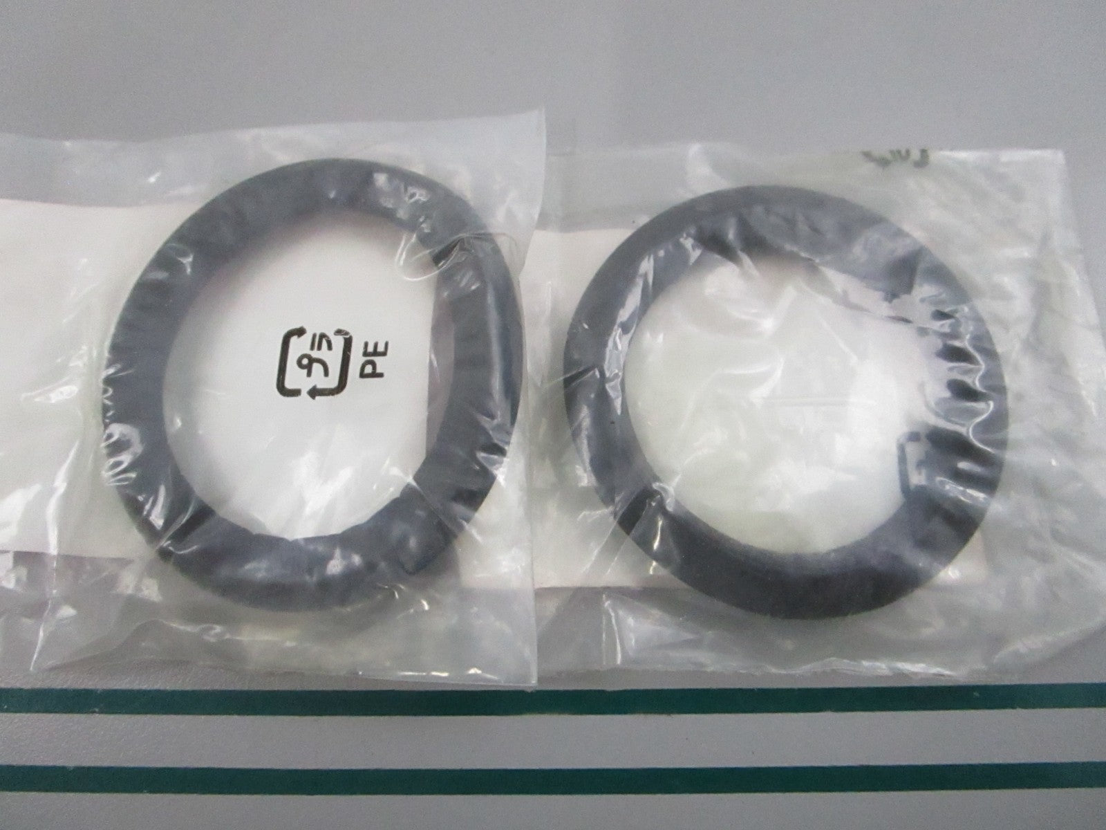 NEW OEM (LOT OF 2) 11831-ZW1-000 Honda Rubber Seal 0810