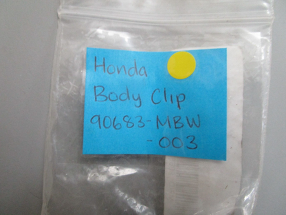 *NEW OEM* (LOT OF 4) 0750 Honda BODY CLIP 90683-MBW-003
