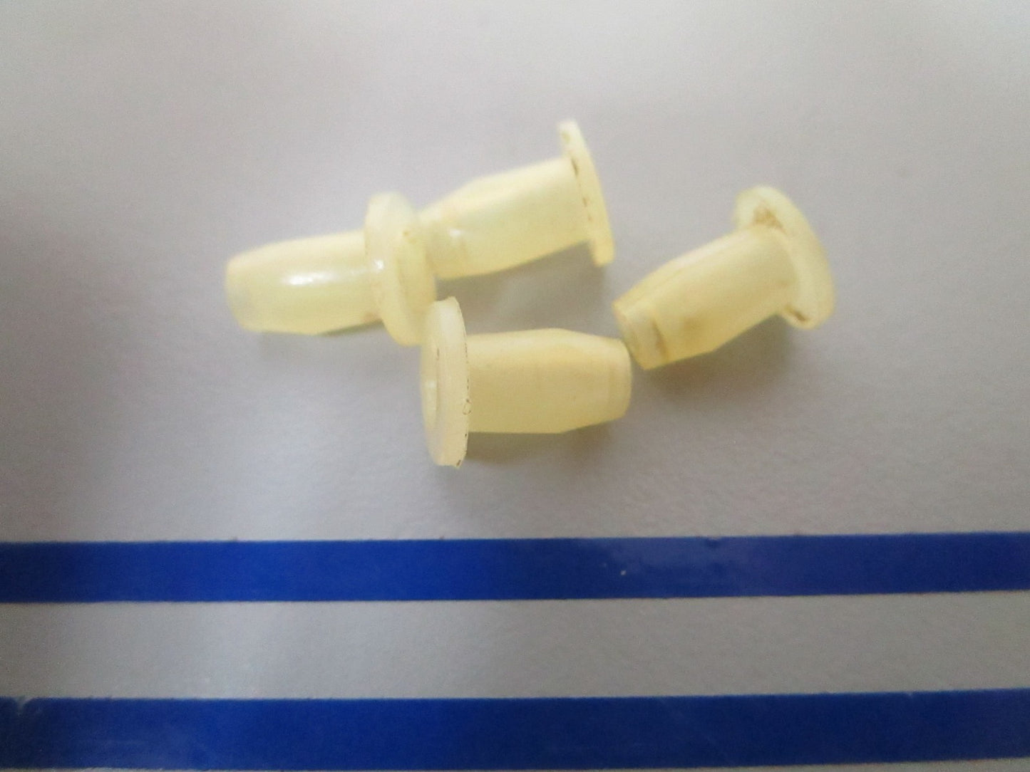 NEW OEM (LOT OF 4) 306180 0306180 OMC Johnson Evinrude Retainer Bushing 0810