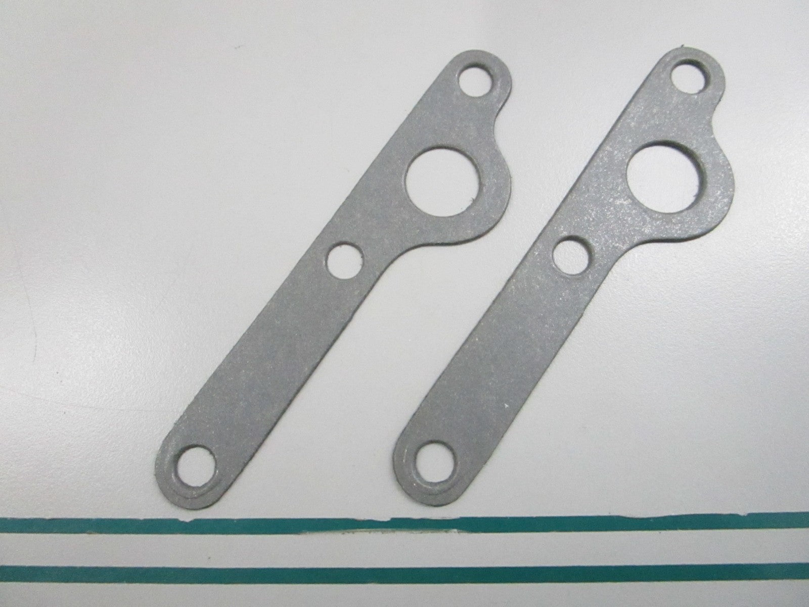 NEW OEM (LOT OF 2) 332999 0332999 OMC Johnson Evinrude Gasket 0810