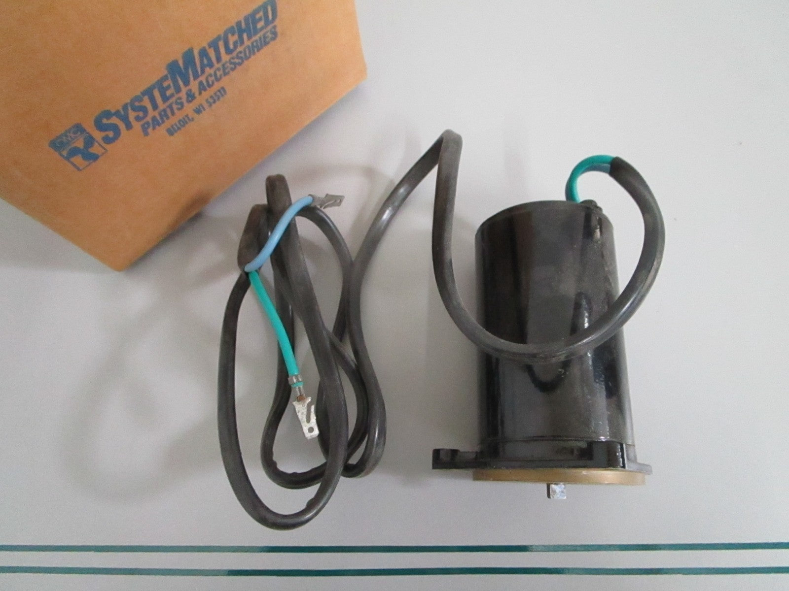 NEW OEM 394176 0394176 OMC Johnson Evinrude Trim Tilt Motor 0820