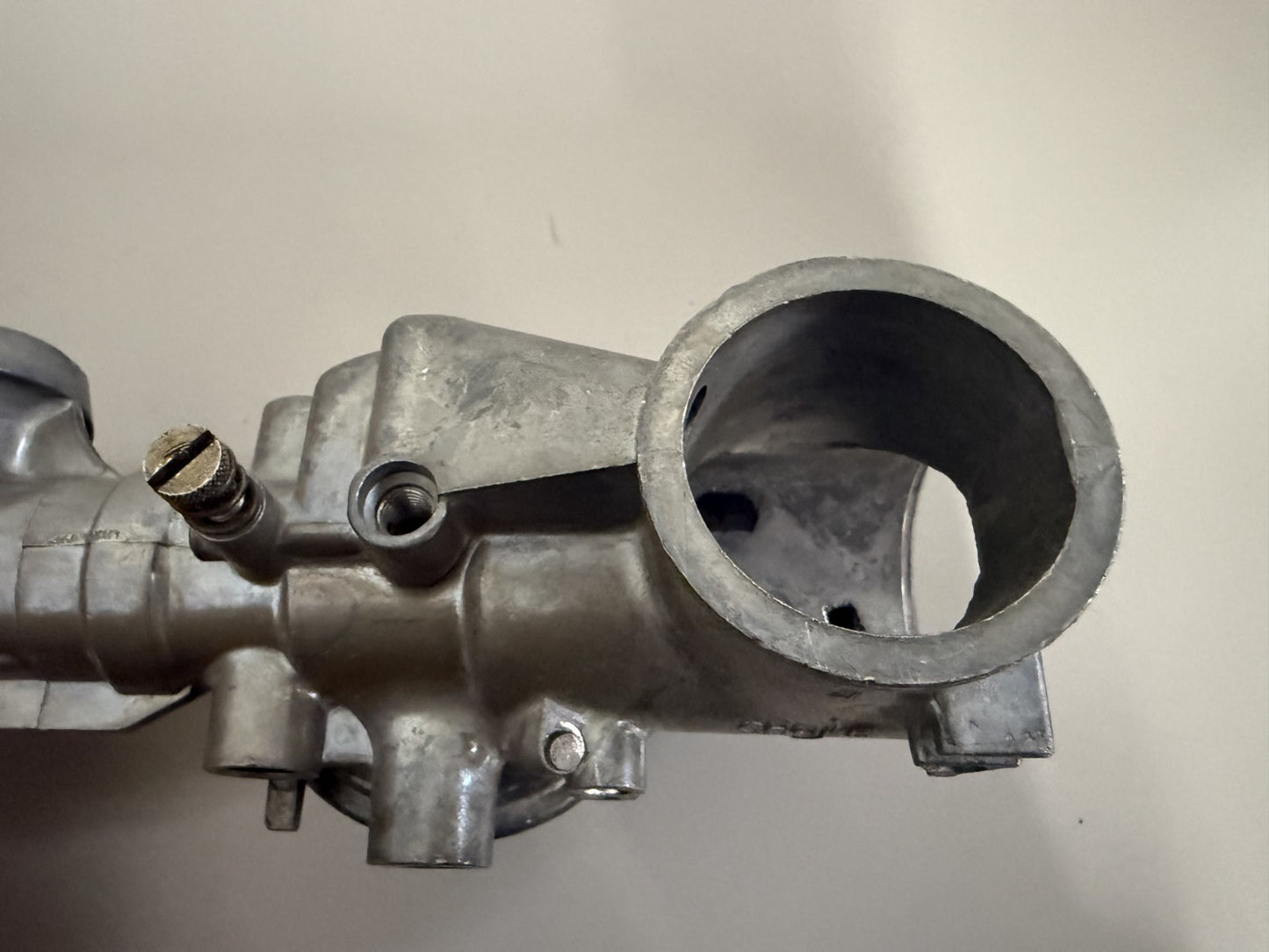 NEW OEM 299851 Briggs & Stratton Carburetor Body 0820