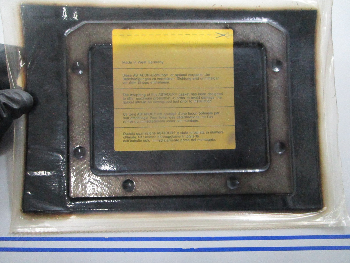 *NEW OEM* 0810 Volvo Penta Gasket 838979