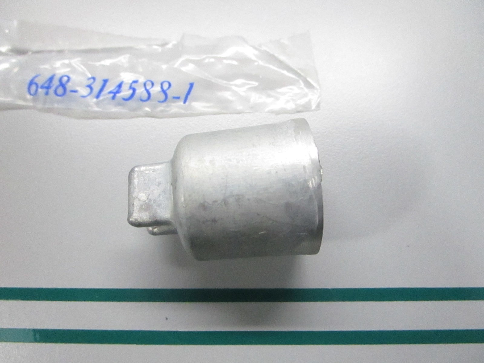 NEW OEM 314588 0314588 OMC Johnson Evinrude Spring Retainer 0810