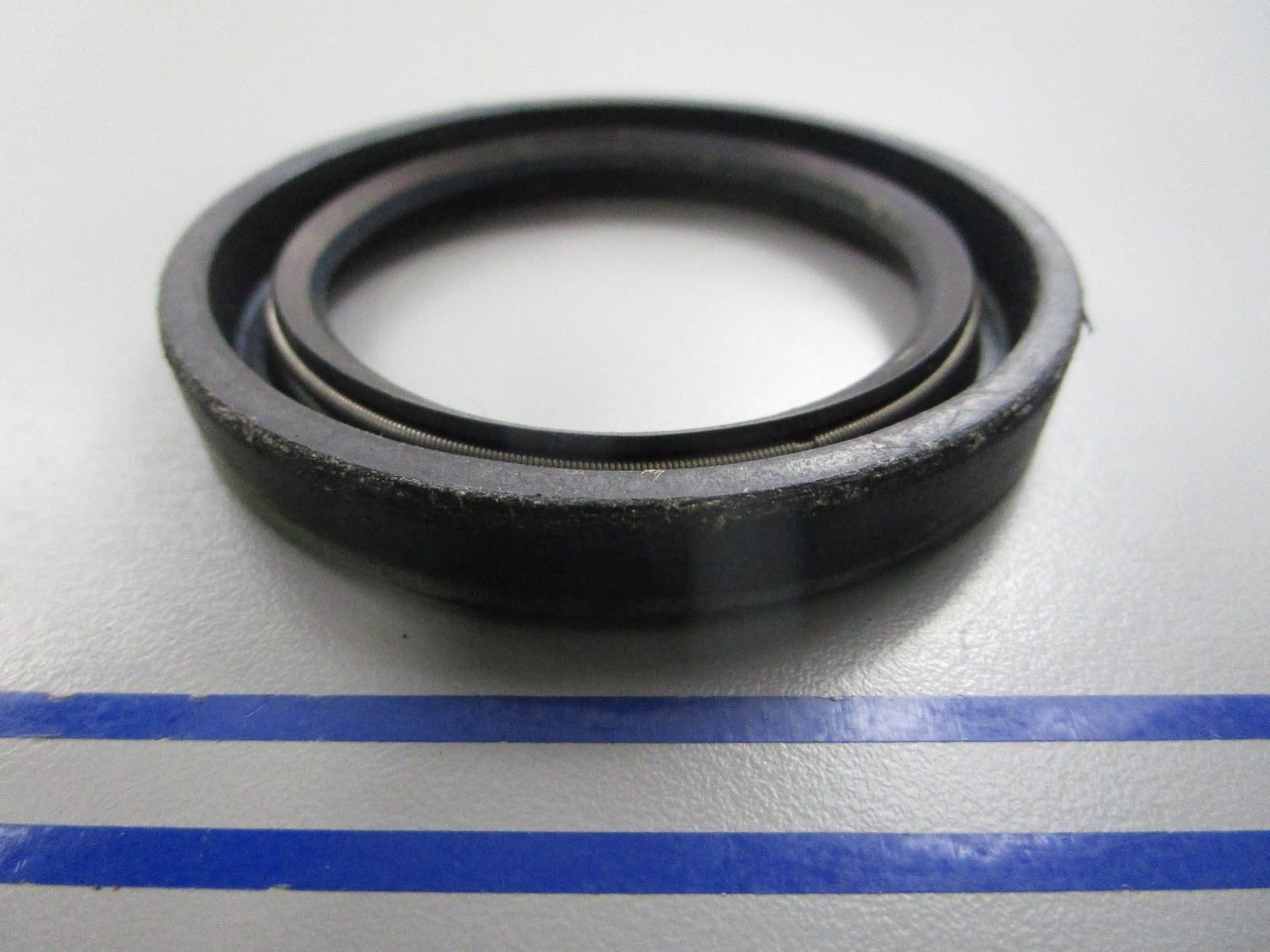 NEW OEM 908319 0908319 OMC Johnson Evinrude Seal 0810