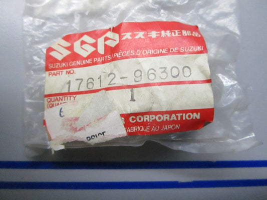 *NEW OEM* 0810 Suzuki Grommet 17612-96300