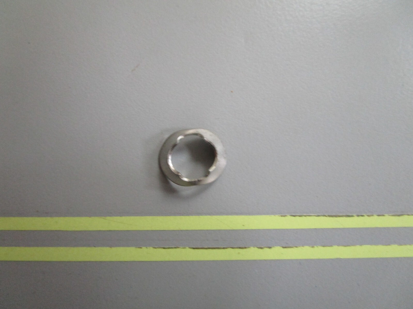 *NEW OEM* 0810 OMC Johnson Evinrude Retainer 302420 0302420