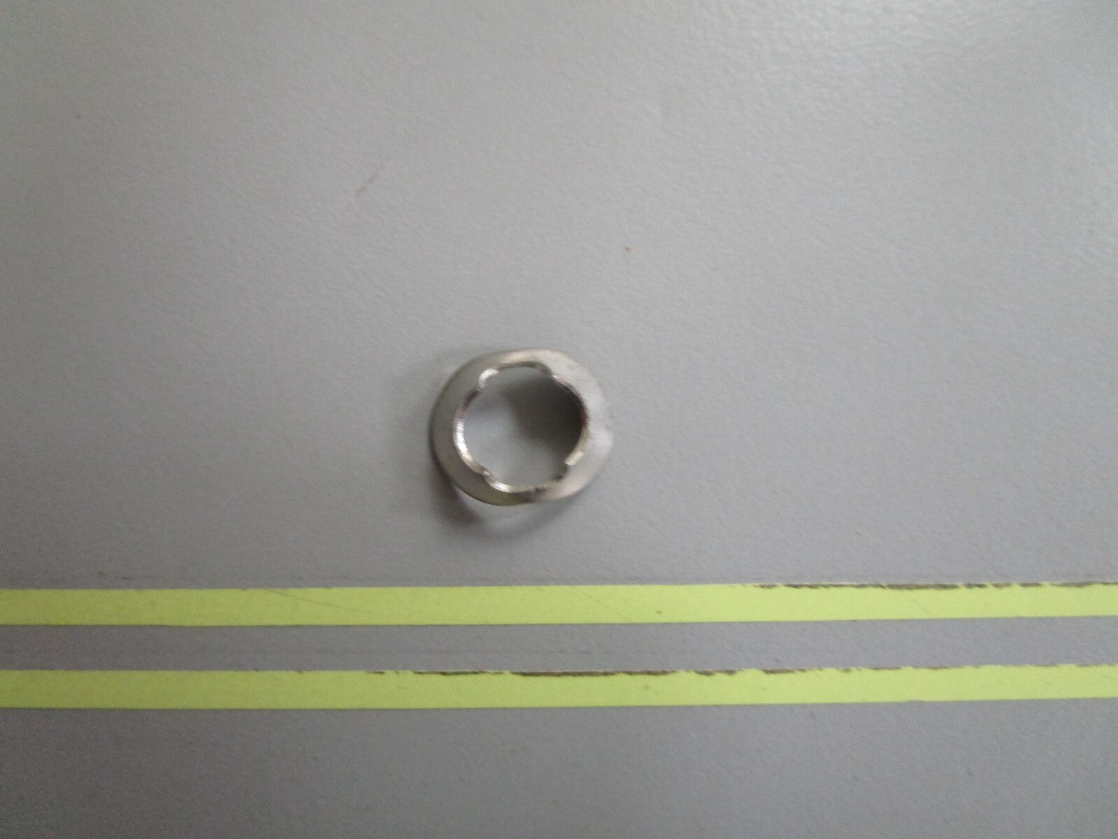 *NEW OEM* 0810 OMC Johnson Evinrude Retainer 302420 0302420