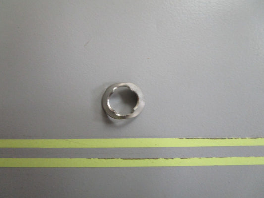 *NEW OEM* 0810 OMC Johnson Evinrude Retainer 302420 0302420