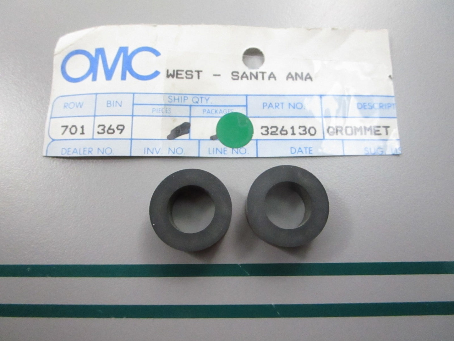 NEW OEM (LOT OF 2) 326130 0326130 OMC Johnson Evinrude Grommet 0810