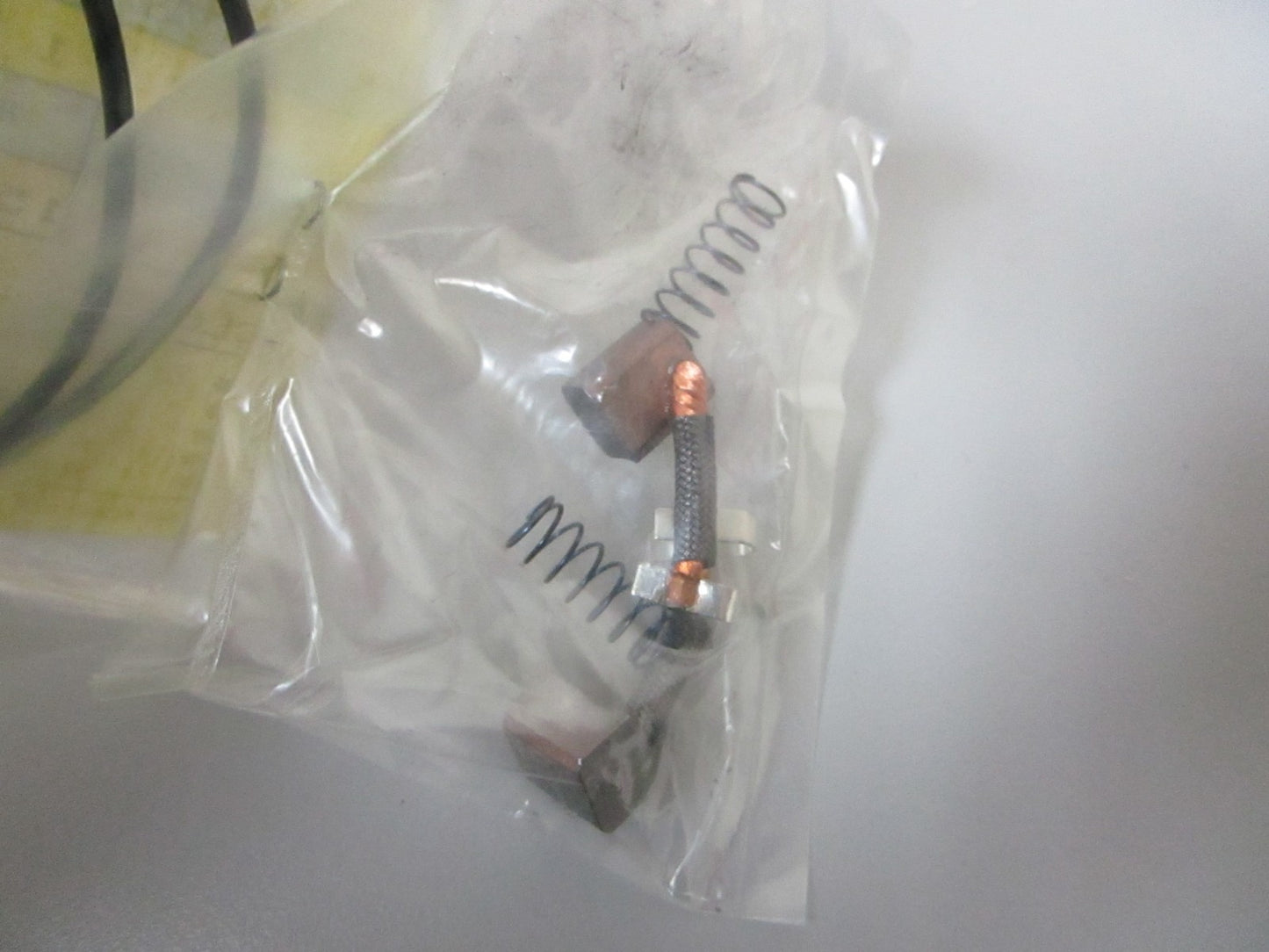 NEW OEM 984961 0984961 OMC Johnson Evinrude Seal & Brush Set 0720