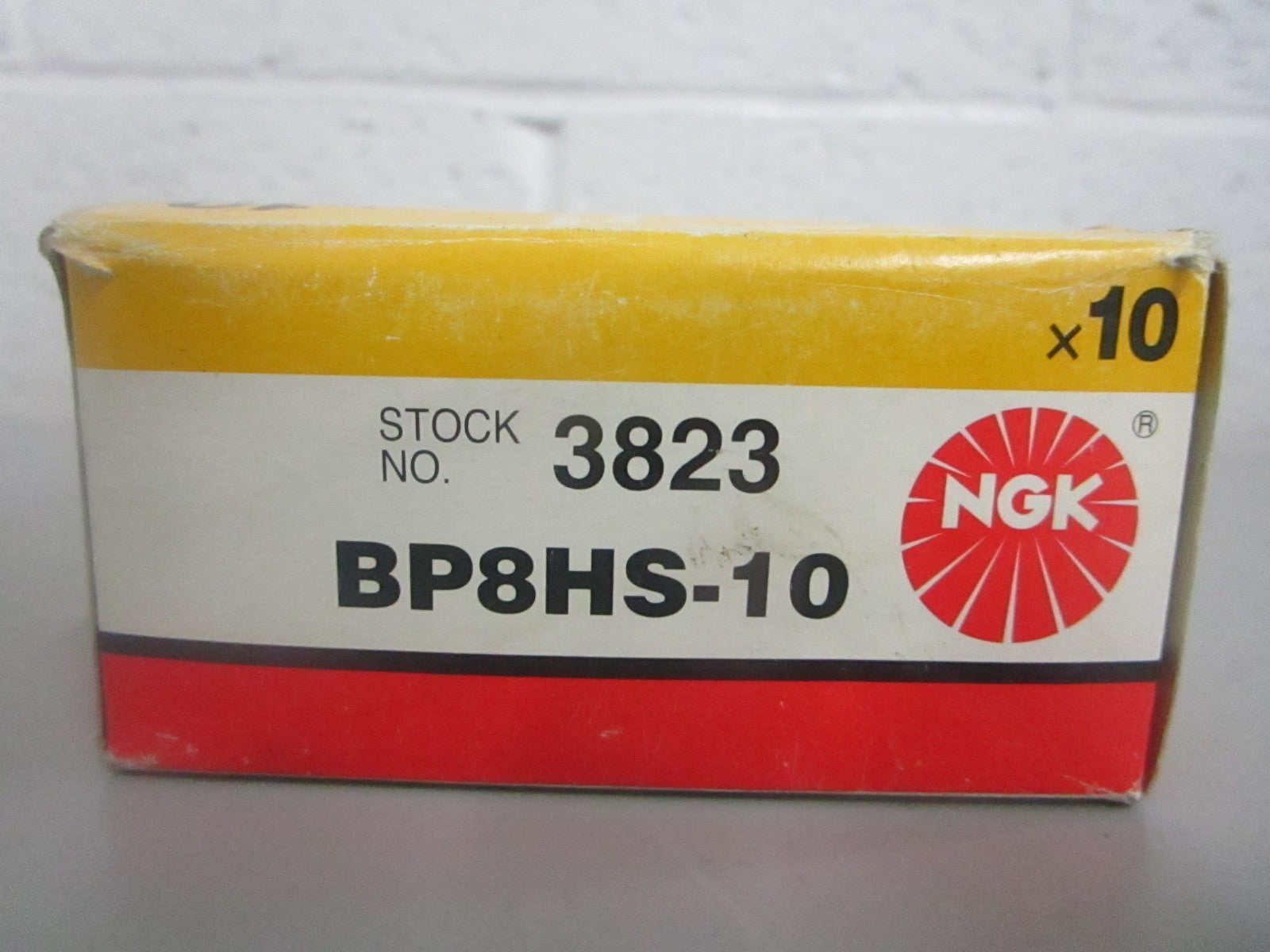 *NEW OEM* (LOT OF 10) 0820 NGK Spark Plug BP8HS-10