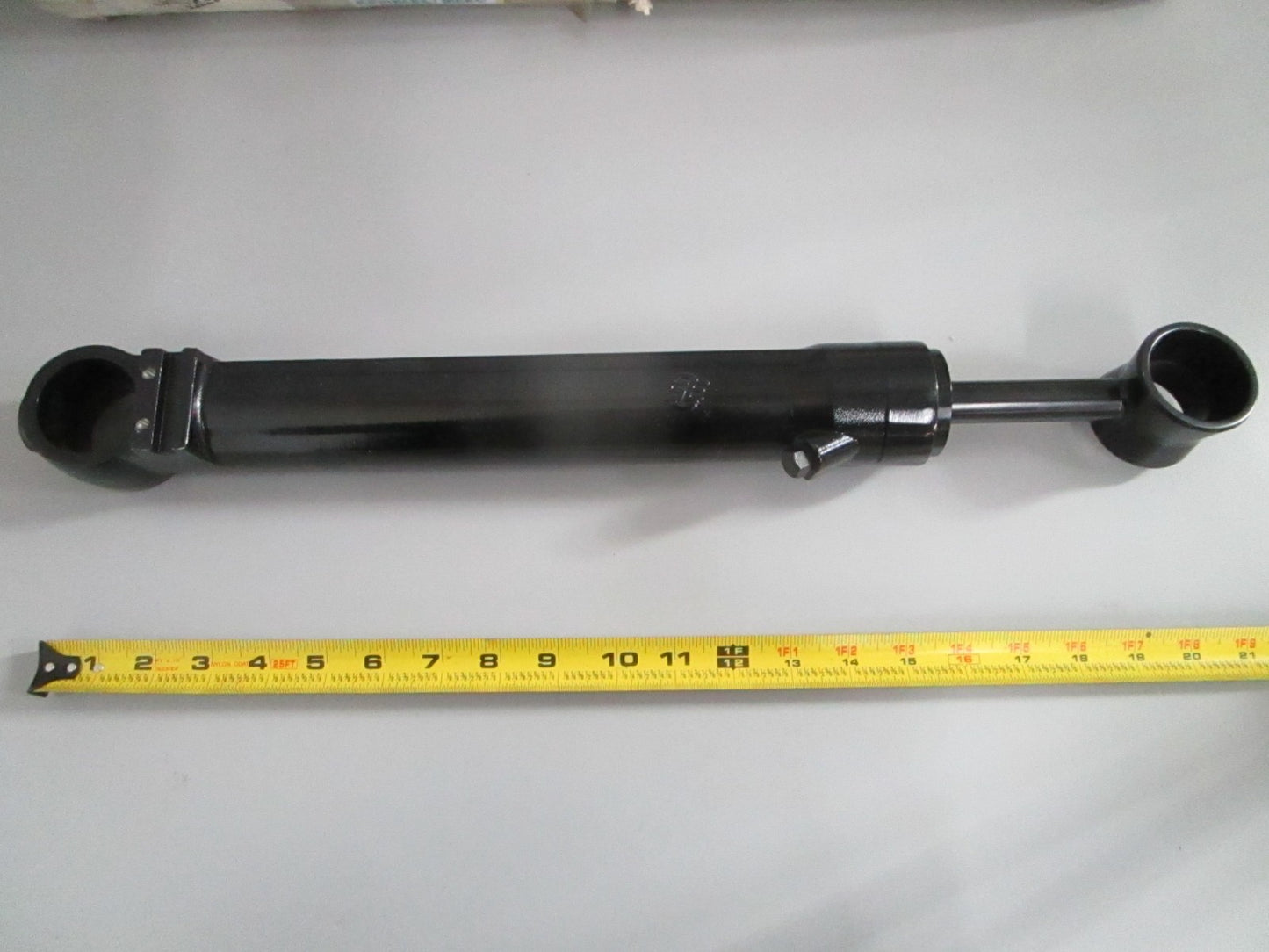 NEW 9B-104-01 SEI Alpha I Sterndrive STBD Trim Cylinder Rep: 98704A3 Merc 0820