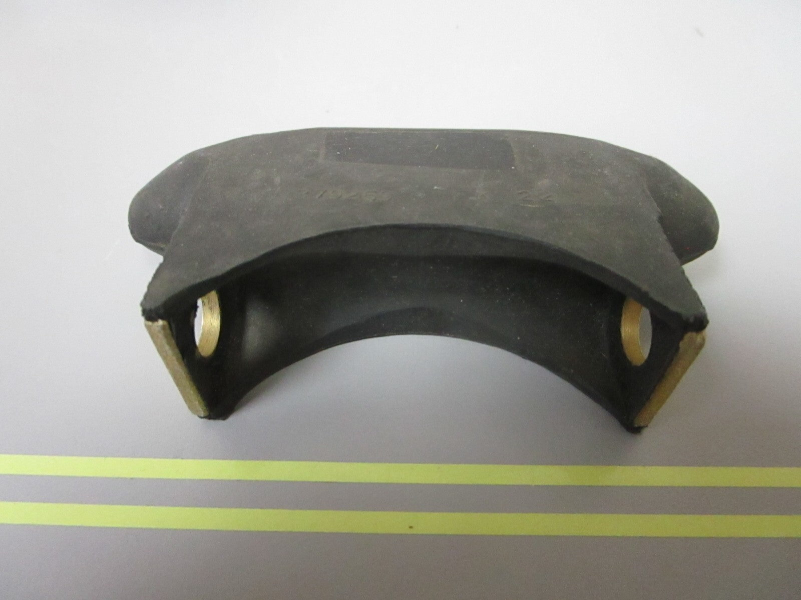 *NEW OEM* 0810 OMC Johnson Evinrude Bumper 379259 0379259