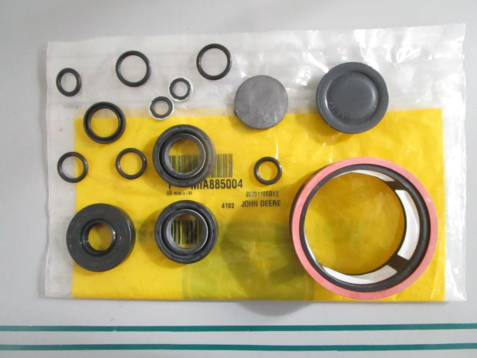 NEW OEM MIA885004 John Deere Seal Kit 0820
