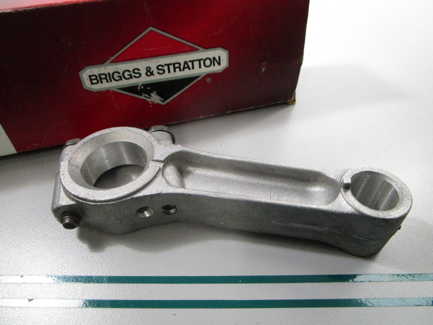 NEW OEM 390401 Briggs & Stratton Connecting Rod 0810