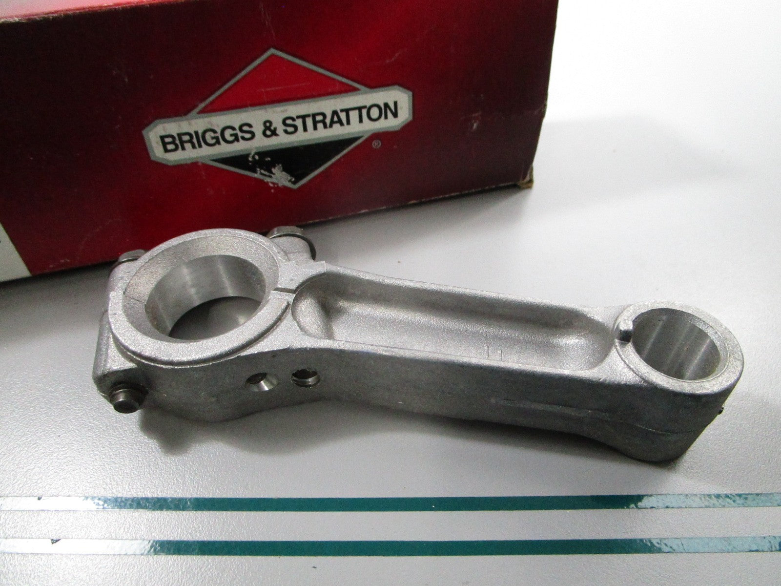 NEW OEM 390401 Briggs & Stratton Connecting Rod 0810