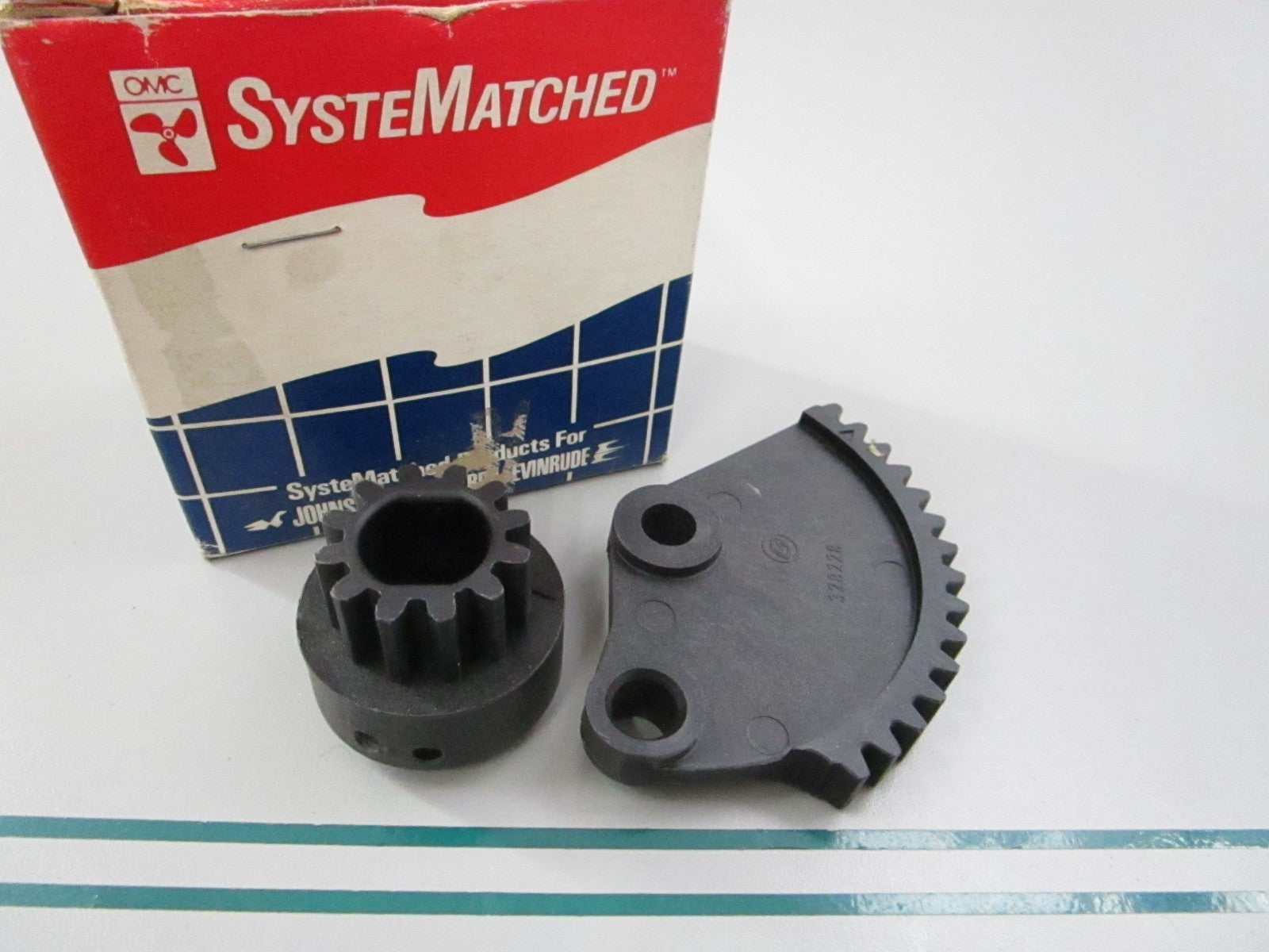 NEW OEM 393124 0393124 OMC Johnson Evinrude Steering Gear 0810