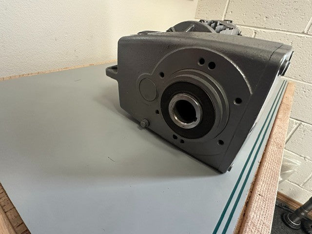 Nord SK 1282AZH-90SP/4 NEW NOS Gear Motor 1.5 HP 85 RPM 20.57:1 Right Angle