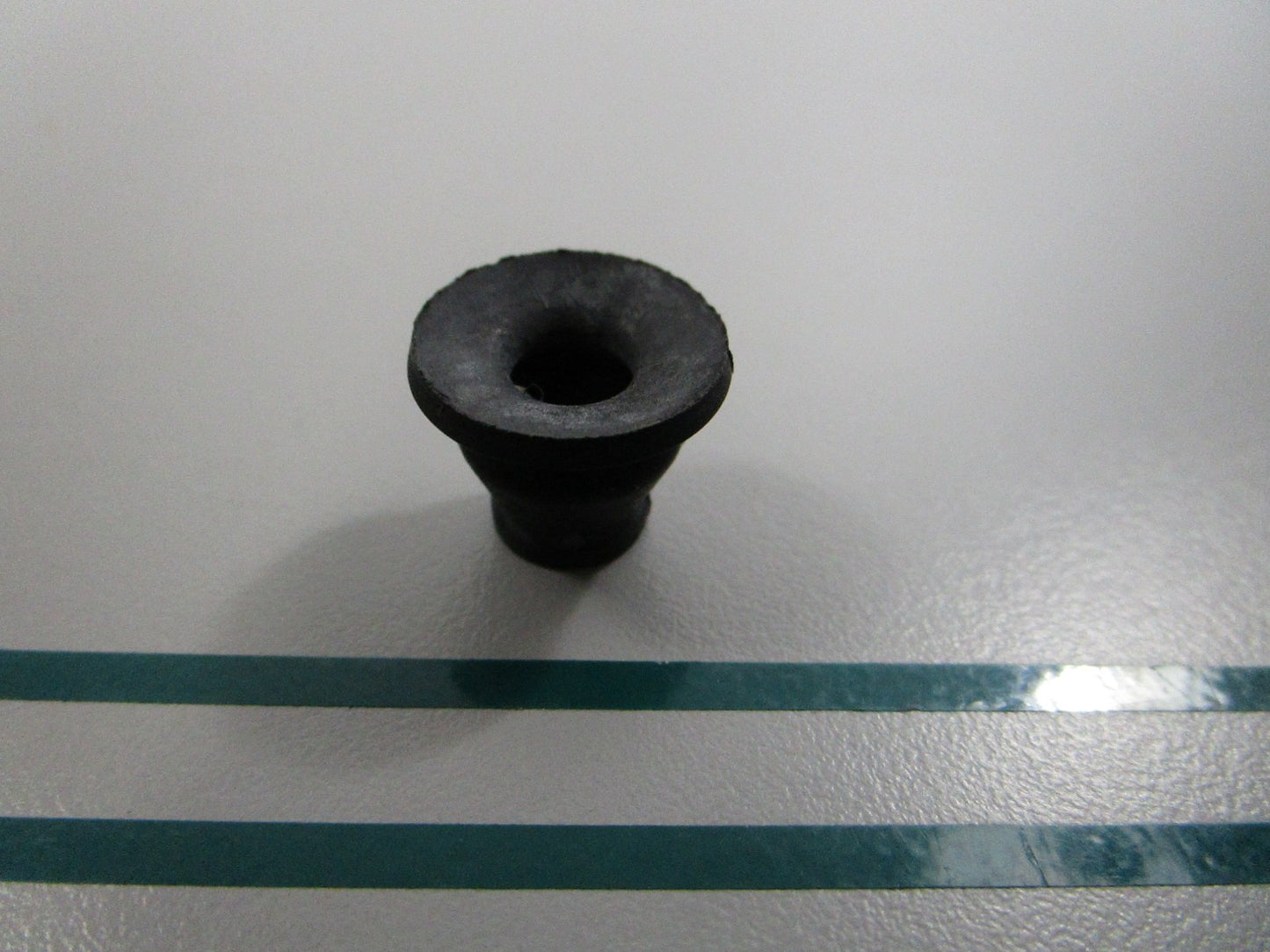 NEW OEM 311439 0311439 OMC Johnson Evinrude Grommet 0810
