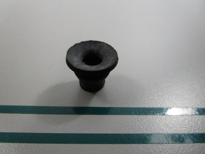 NEW OEM 311439 0311439 OMC Johnson Evinrude Grommet 0810