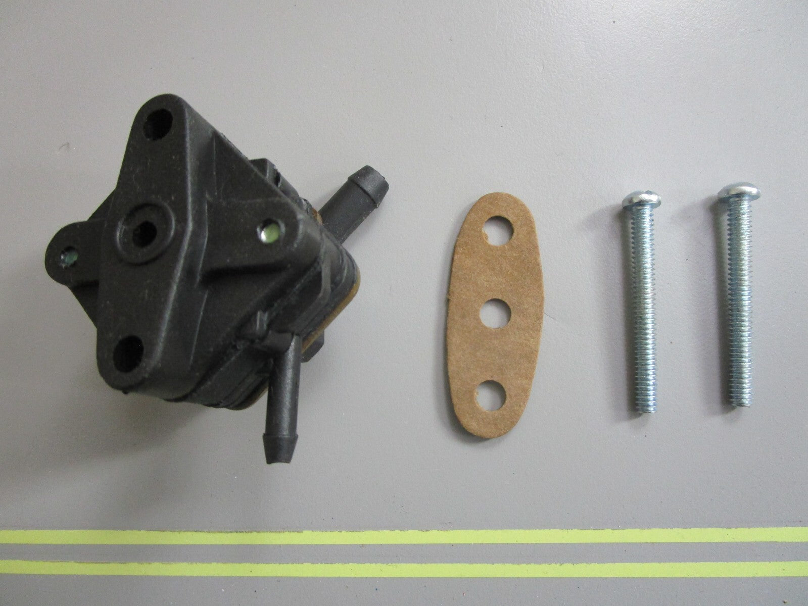 *NEW OEM* 0810 OMC Johnson Evinrude Fuel Pump Assembly 879077 0879077