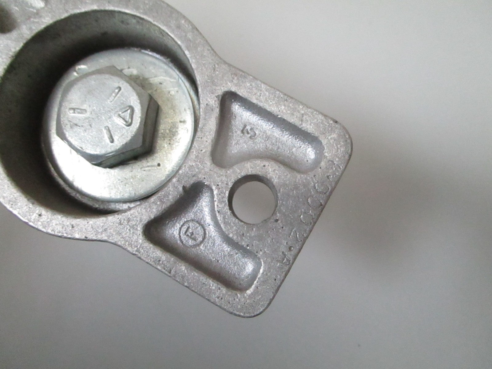 NEW 8-0002 Barr Marine 550lb 5/8" Stud Dual Eye Rubber Engine Mount 0720