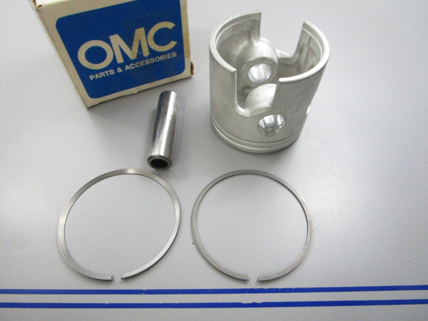 NEW OEM 396579 0396579 OMC Johnson Evinrude Piston Kit 0810