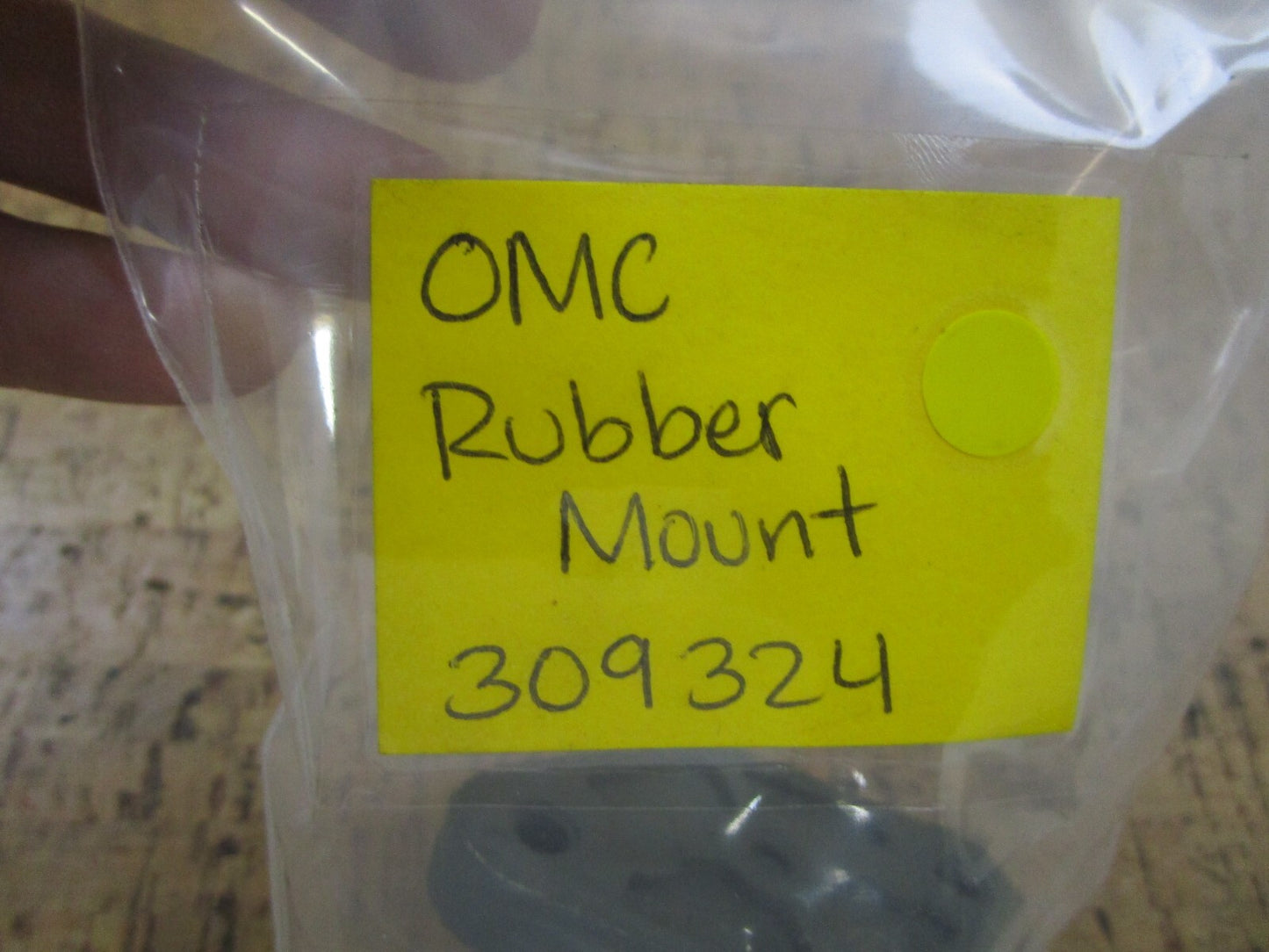 *NEW OEM* 0750 OMC Johnson Evinrude RUBBER MOUNT 309324 0309324