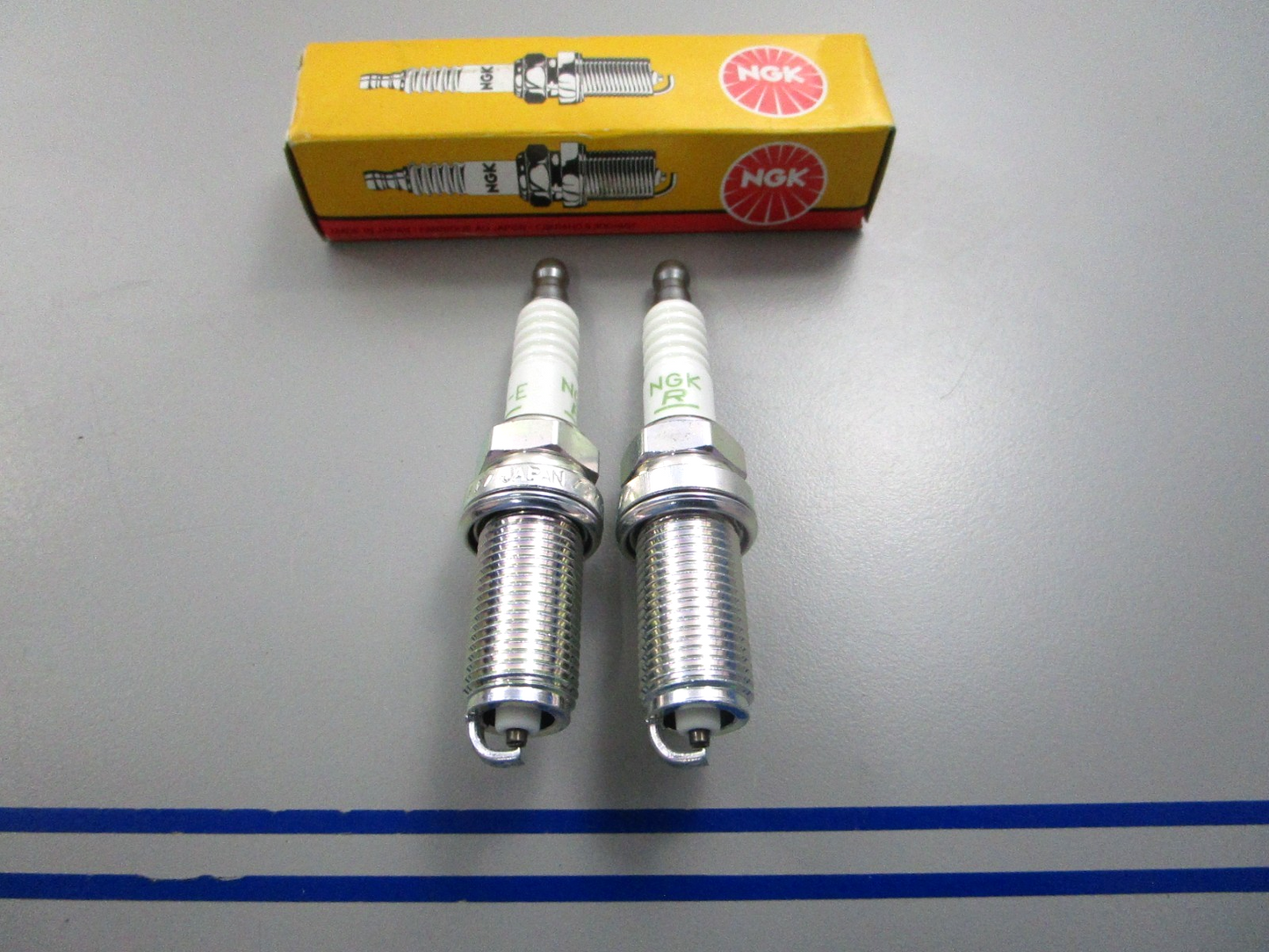 NEW (LOT OF 2) LFR4A-E NGK Spark Plug 0810