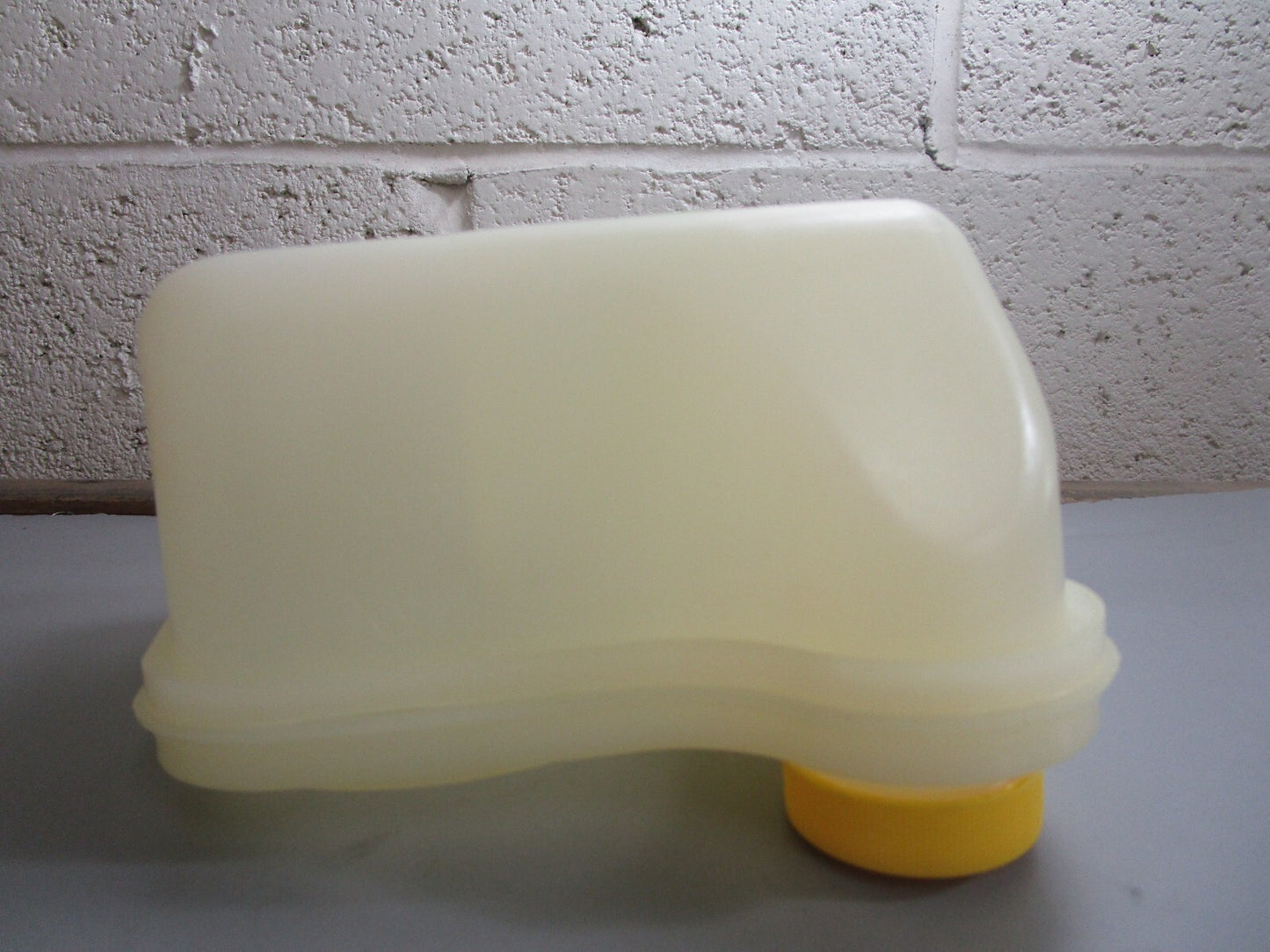 *NEW OEM* 0820 Volvo Penta Reservoir 854531